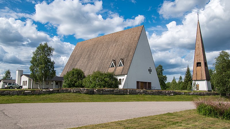 Sallan kirkko kesällä