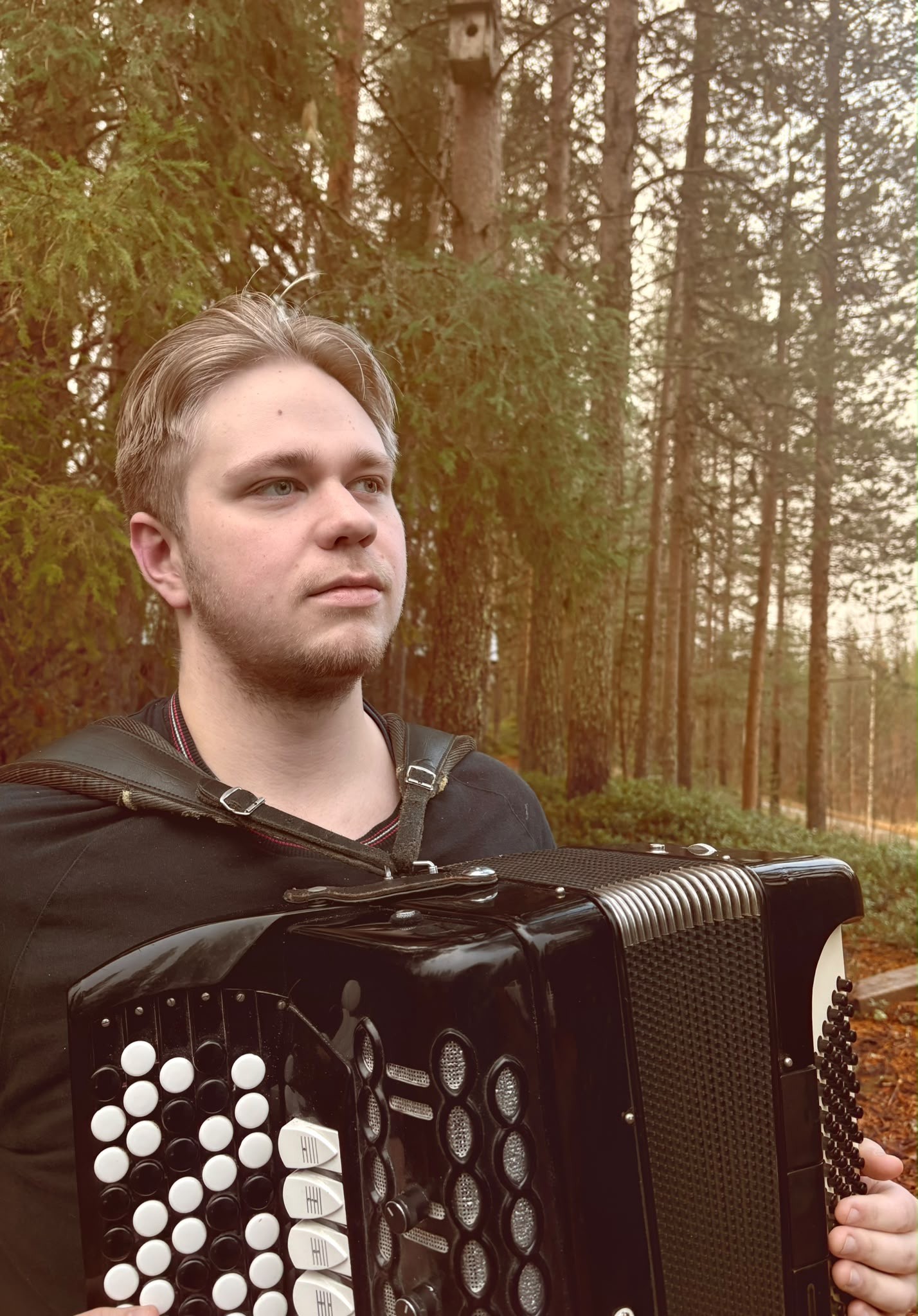 Heikki Tervo harmonikka kädessä
