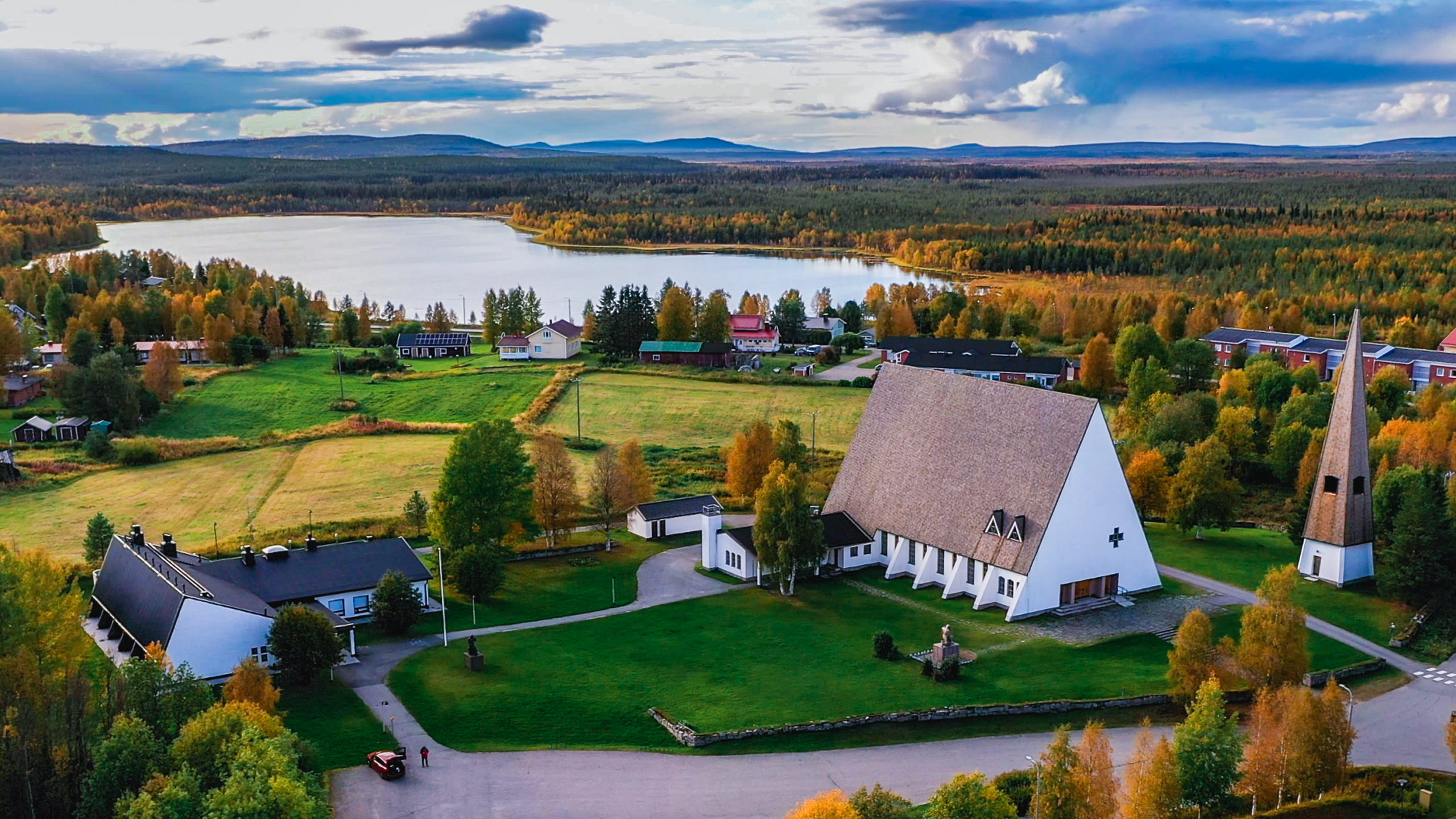 Sallan kirkko kuvattuna ilmasta